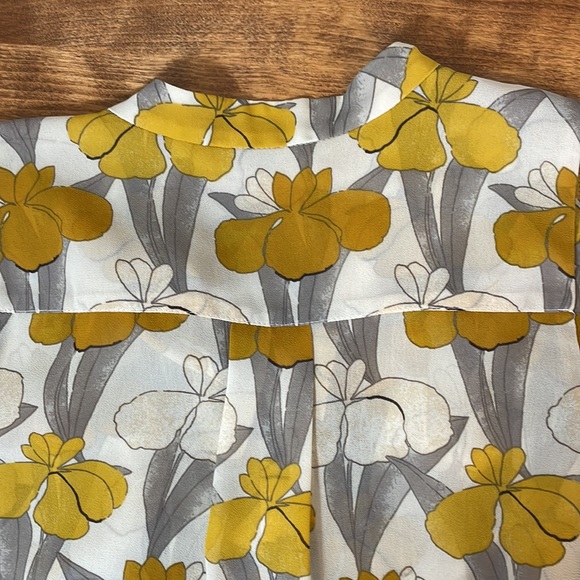 Ann Taylor Ruffled Flowered Sleeveless Blouse Size XSP - Picture 6 of 7